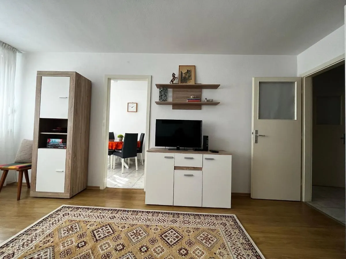 Jase Apartment Split