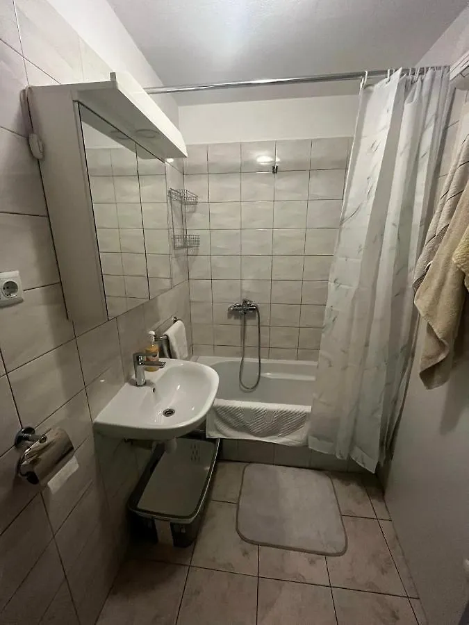 Jase Apartment Split