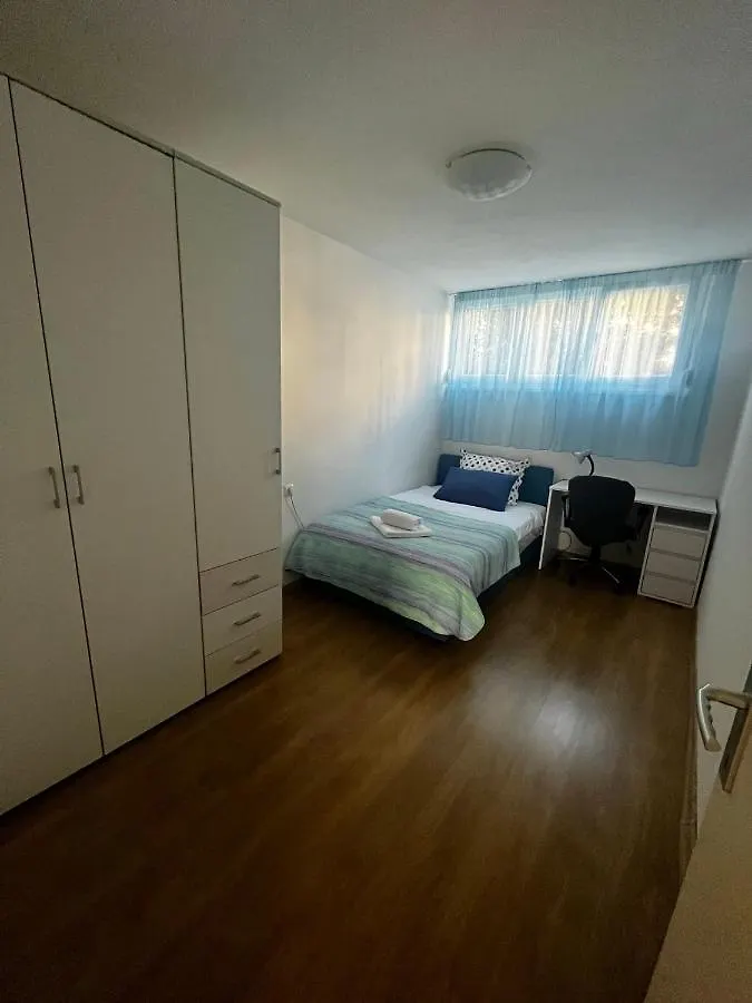 Jase Apartment Split