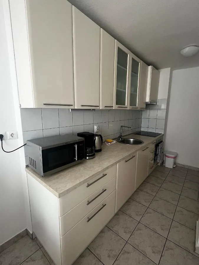 Jase Apartment Split