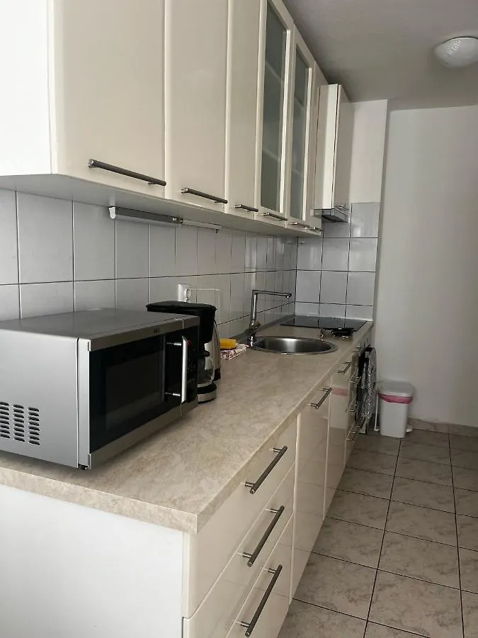 Jase Apartment Split
