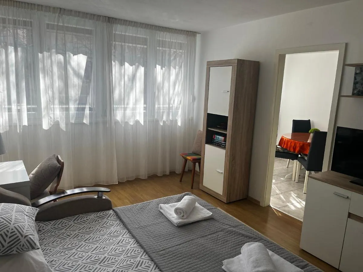 Jase Apartment Split