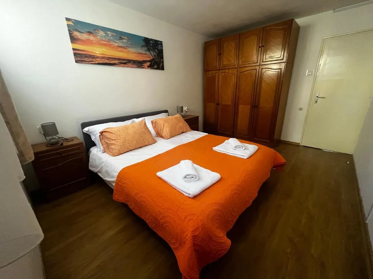 Jase Apartment Split