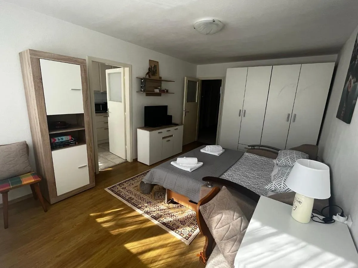 Jase Apartment Split