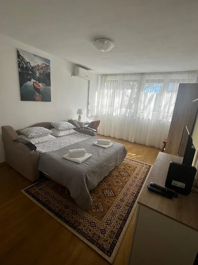 Jase Apartment Split