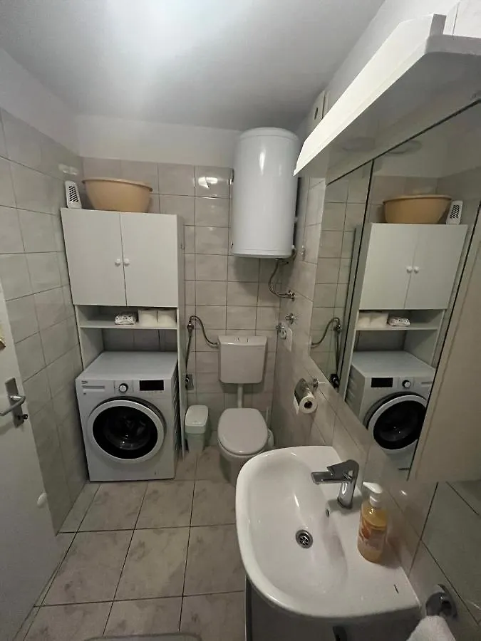 Jase Apartment Split
