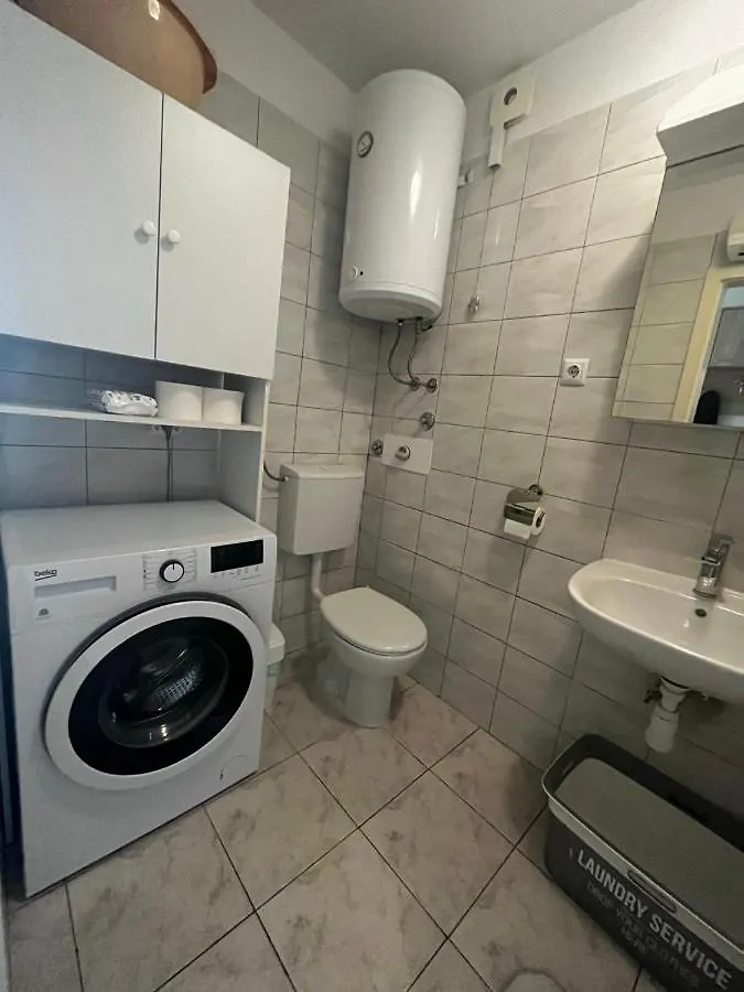 Jase Apartment Split