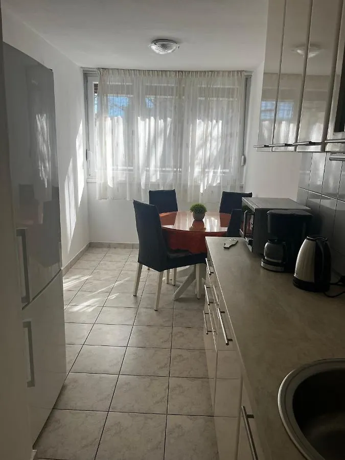 Jase Apartment Split