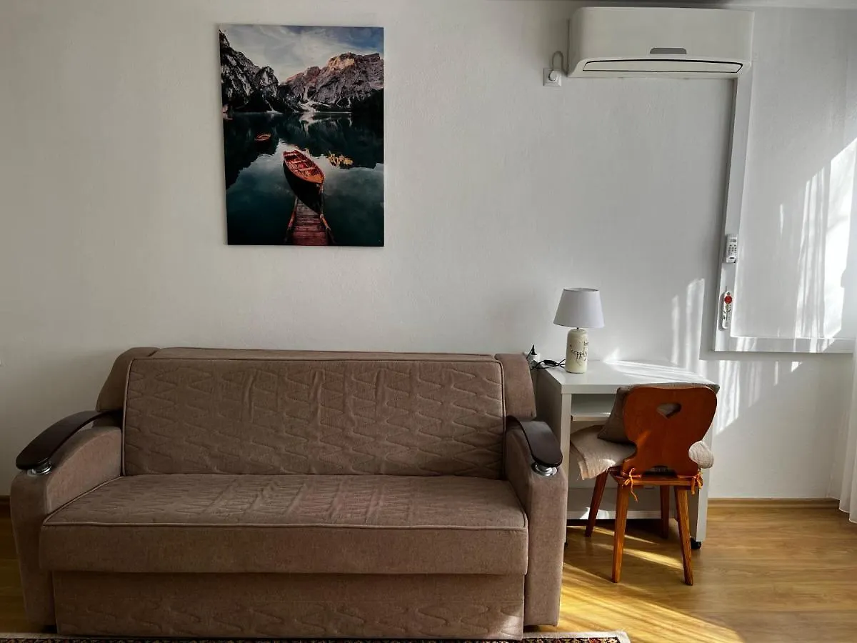 Jase Apartment Split